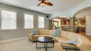 House (5 Bedrooms) | Interior