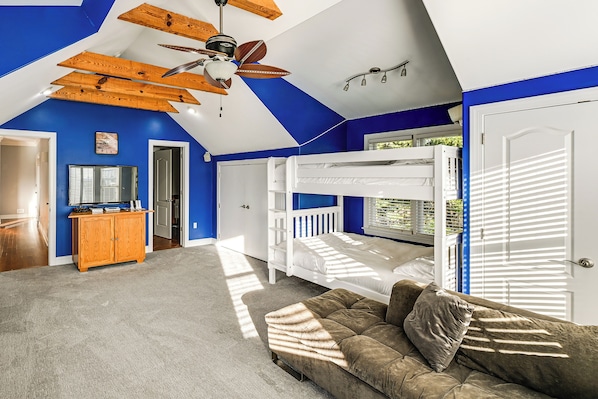 House (5 Bedrooms) | Interior