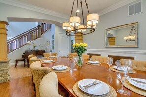 House (5 Bedrooms) | Interior