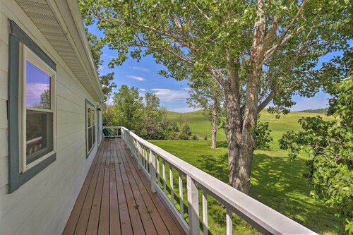Hermosa Home w/ Deck: 2 Mi to Custer State Park!