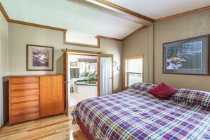 House (4 Bedrooms) | 4 bedrooms, iron/ironing board, bed sheets