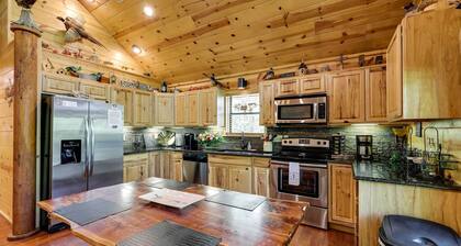 Pet-friendly Broken Bow Cabin w/ Fire Pit!