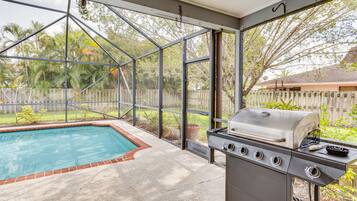 Enjoy an outdoor space with a swimming pool and barbecue grill, perfect for relaxing and entertaining.