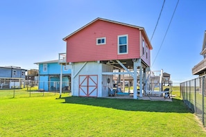 Exterior - Sunny Freeport Home w/ Deck & Ocean Views! (Freeport)