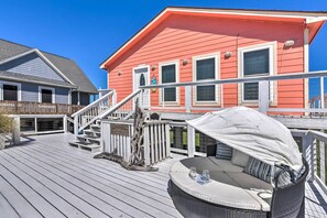 Terrace/patio - Sunny Freeport Home w/ Deck & Ocean Views! (Freeport)