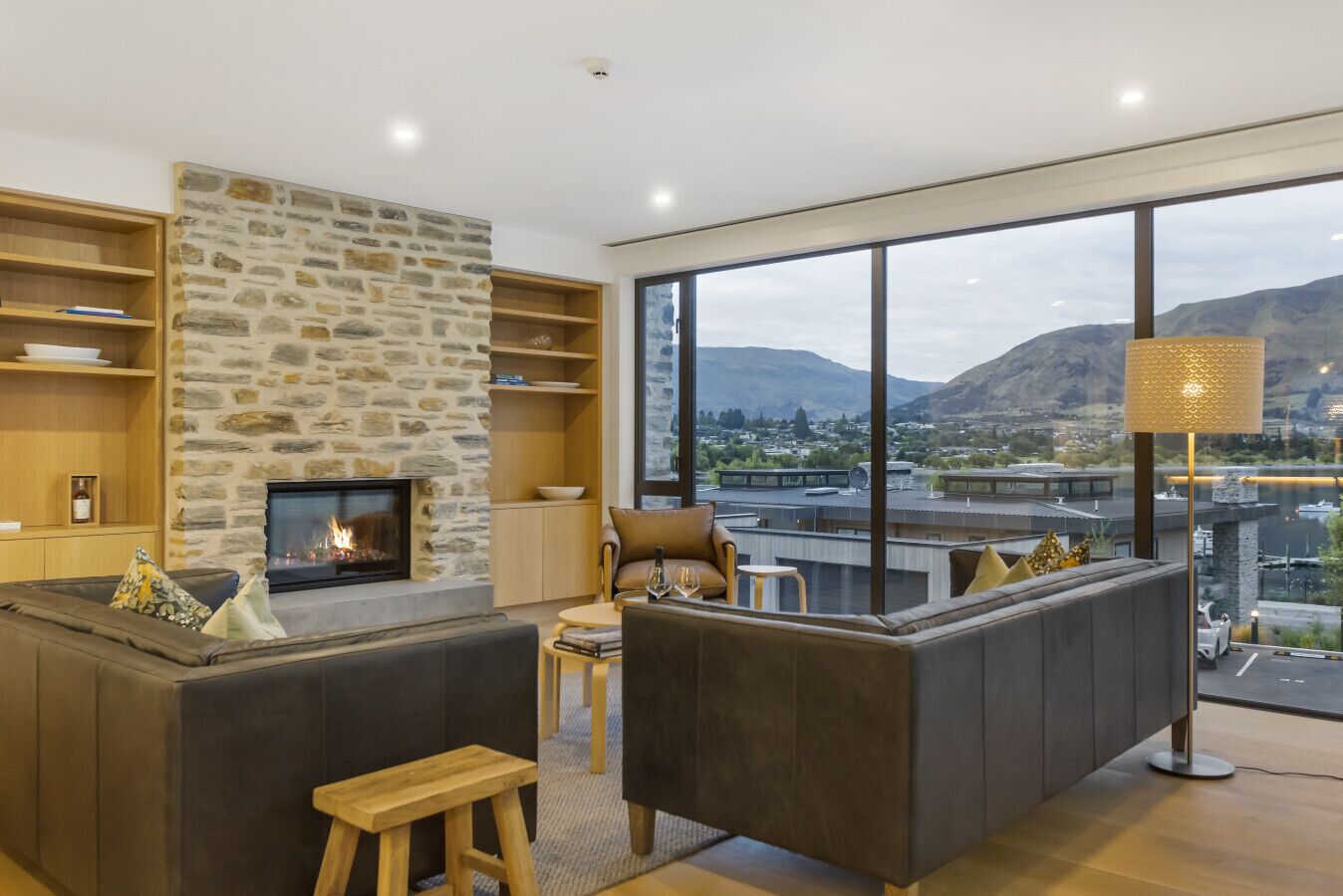 Smart TV, fireplace, stereo