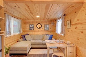 Interior - Modern Lynnwood Tiny House: 16 Mi to Seattle! (Lynnwood)