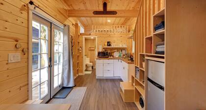 Modern Lynnwood Tiny House: 16 Mi to Seattle!