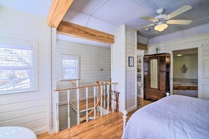 House (5 Bedrooms) | Interior - Grand Fredericksburg Retreat - Walk to Main St! (Fredericksburg)