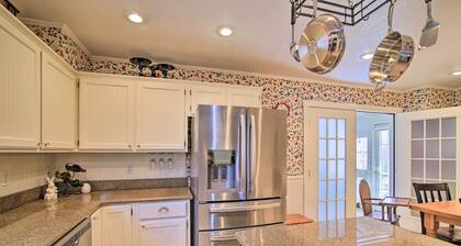 Grand Fredericksburg Retreat - Walk to Main St!