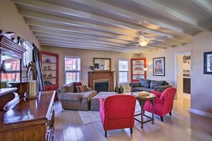 House (5 Bedrooms) | Interior - Grand Fredericksburg Retreat - Walk to Main St! (Fredericksburg)