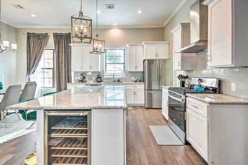 Chic Central Houston Home w/ Rooftop Deck!