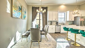 Dining - Chic Central Houston Home w/ Rooftop Deck! (Houston)
