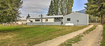 Woodsy Riverfront Retreat in Trout Creek Montana!