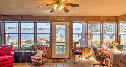 Tow Retreat on Lake Buchanan w/ Dock & Kayaks!