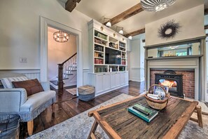 House (4 Bedrooms) | Interior - On-site Pond: Spacious Family Home in Jefferson! (Jefferson)