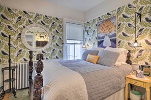 House (4 Bedrooms) | Interior - On-site Pond: Spacious Family Home in Jefferson! (Jefferson)