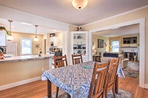 Enjoy meals in the well-equipped kitchen with an oven and dining area featuring a large table and comfortable seating.
