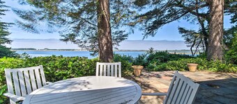 Enchanting Coos Bay Sanctuary w/ Lush Views!