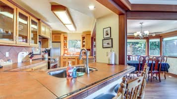 House (2 Bedrooms) | Interior