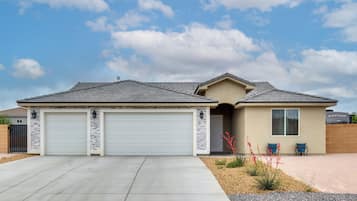 House (3 Bedrooms) | Front of property