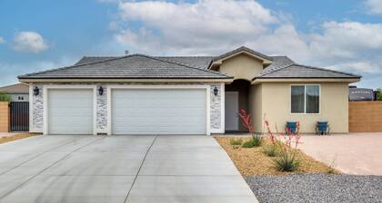 Patio & Fenced-in Yard: Desert Oasis in Pahrump!