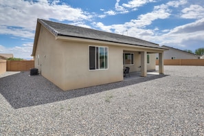 House (3 Bedrooms) | Interior - Patio & Fenced-in Yard: Desert Oasis in Pahrump! (Pahrump)