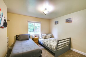 Interior - Coastal Retreat Near Redwoods & 2 Miles to Beach! (Crescent City)