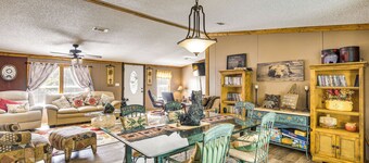 13 Mi to Silver Springs: Pet Friendly Getaway!