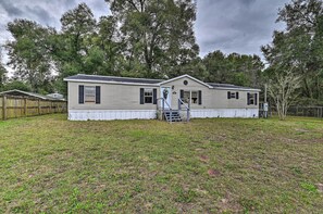 House (4 Bedrooms) | Interior - 13 Mi to Silver Springs: Pet Friendly Getaway! (Silver Springs)