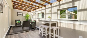 Charming Updated Retreat Walk to Lake Stevens!