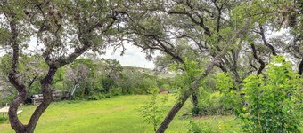 Relaxing Helotes Apt: 7 Mi to UT at San Antonio!