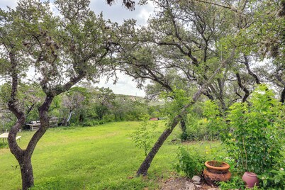 Relaxing Helotes Apt: 7 Mi to UT at San Antonio!