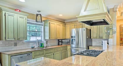 Charming Lafayette Home ~ 5 Mi to Downtown!