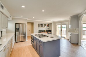 House (5 Bedrooms) | Interior - Lakefront Houston House - 1 Mi to Space Center! (Houston)