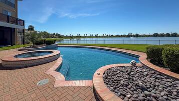 ํ์ฐ์ค (5 Bedrooms) | ์๋ฐ ์์ค ์ ๋ฉด