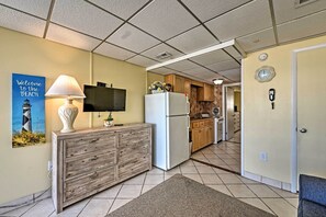 Apartment (1 Bedroom) | Interior - Wildwood Crest Condo w/ Pool: Walk to Restaurants! (Wildwood Crest)