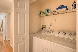 House (3 Bedrooms) | Interior - Waterfront Reedville Home w/ Private Dock! (Reedville)
