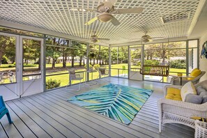 House (3 Bedrooms) | Interior - Waterfront Reedville Home w/ Private Dock! (Reedville)