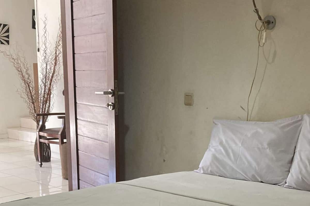Standard Room | 1 bedroom, WiFi (free), bed sheets