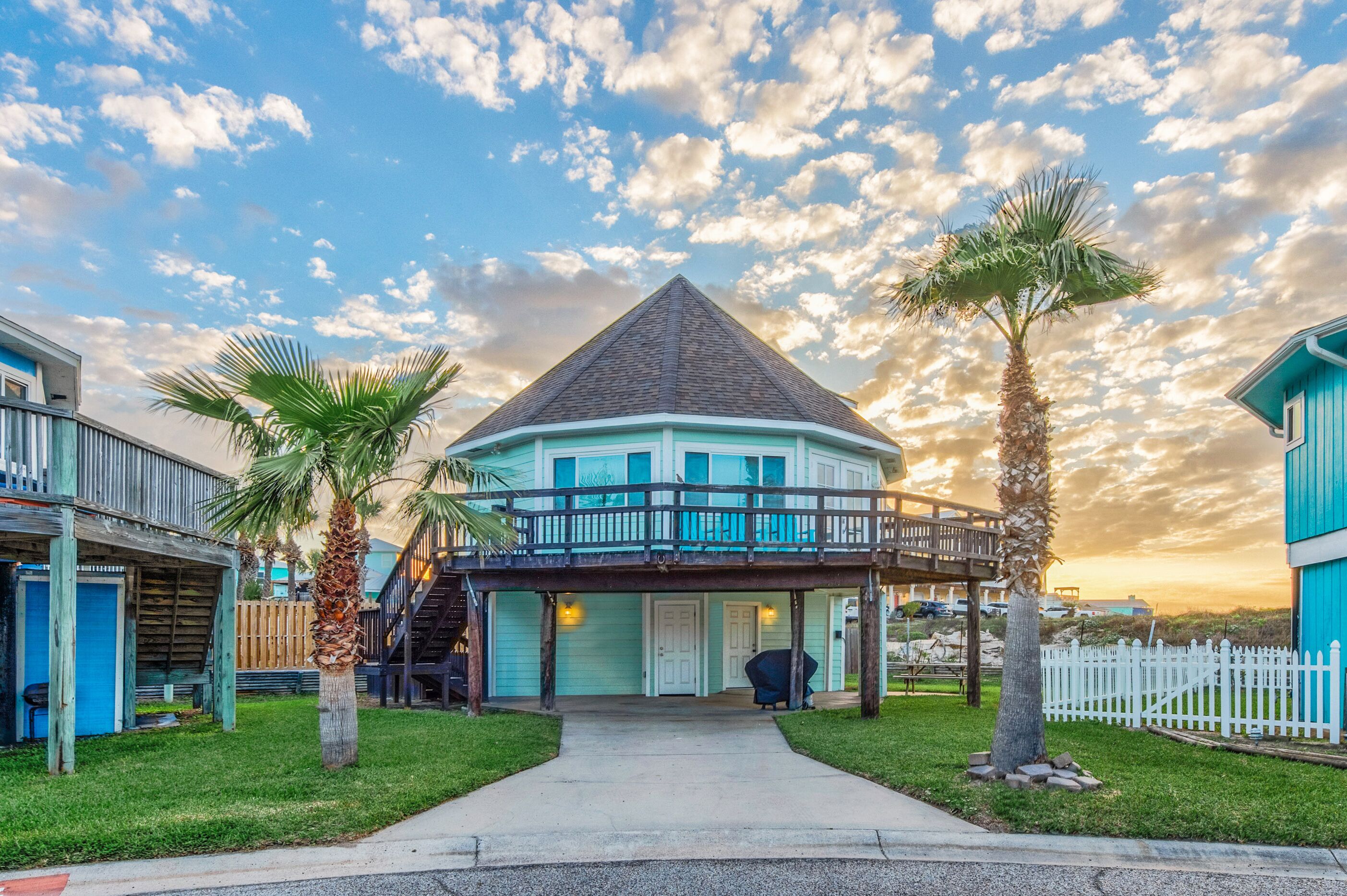 Villa Del Sol- AMAZING OCEAN VIEWS!! Pool! Pets ok Heated Pool access