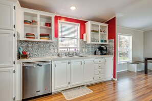 House (3 Bedrooms) | Interior