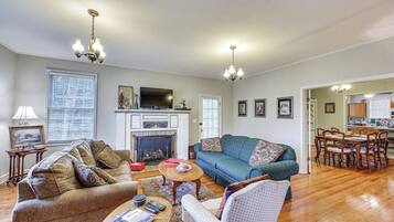 House (5 Bedrooms) | Interior