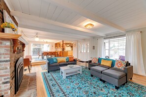 Interior - Spacious Grants Pass Home w/ Hot Tub & Views! (Grants Pass)