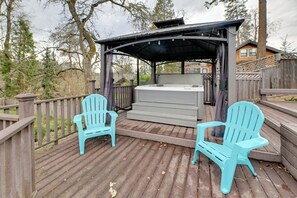 Interior - Spacious Grants Pass Home w/ Hot Tub & Views! (Grants Pass)