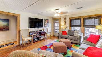 House (5 Bedrooms) | Interior