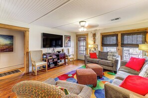 House (5 Bedrooms) | Interior