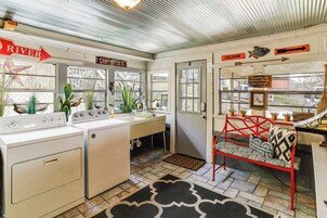 House (5 Bedrooms) | Interior