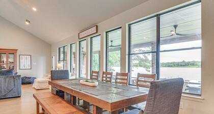 Dock & Game Room: Alvarado Lake Getaway!