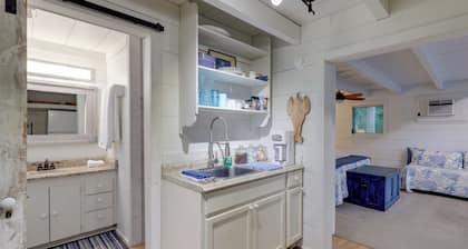 Nantucket Hide-away Cottage on Saint Marys River!